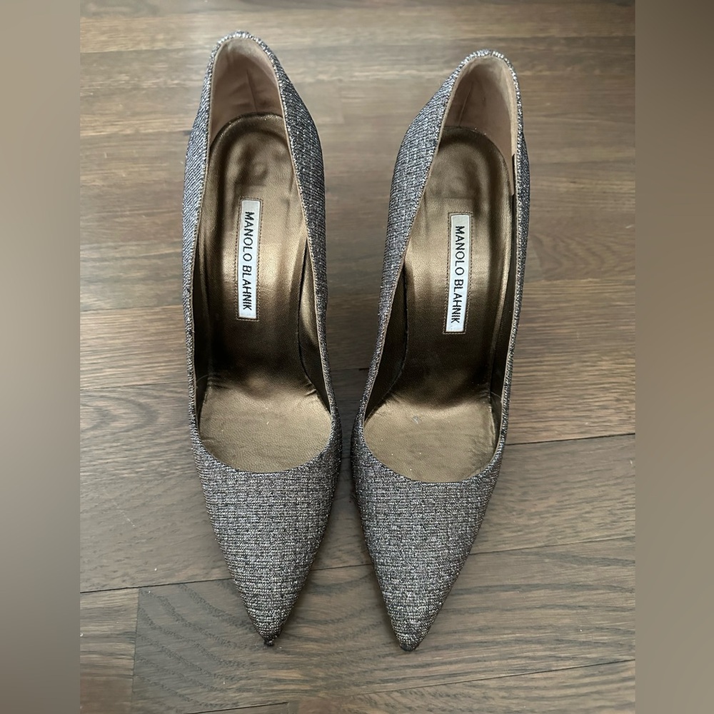 Manolo blahnik silver pumps